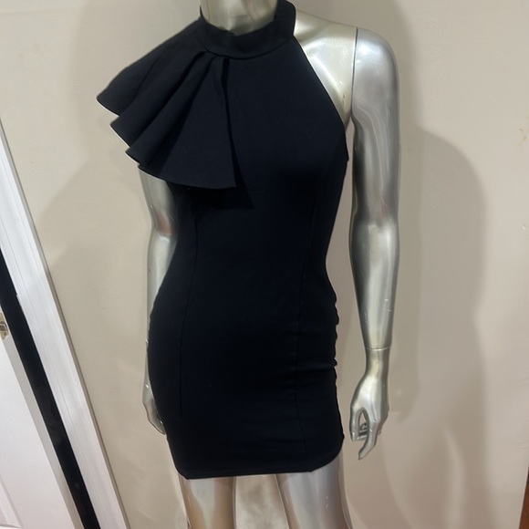 Elegant little black dress ruffle detail side shoulder mini fitted LBD size M - Picture 2 of 10
